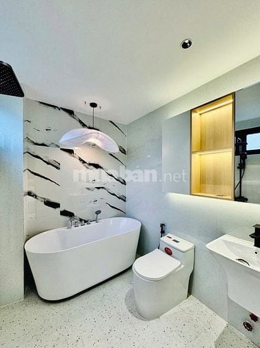 CHỦ BÁN NHÀ ĐẸP MỚI XÂY ĐÚC 3LẦU FULL NỘI THẤT GẦN SÂN BAY GIÁ MỀM