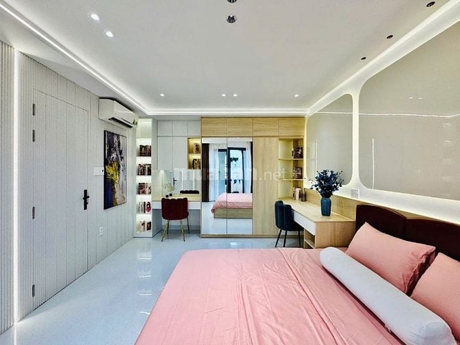 CHỦ BÁN NHÀ ĐẸP MỚI XÂY ĐÚC 3LẦU FULL NỘI THẤT GẦN SÂN BAY GIÁ MỀM