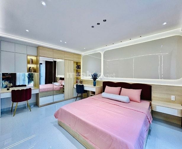 CHỦ BÁN NHÀ ĐẸP MỚI XÂY ĐÚC 3LẦU FULL NỘI THẤT GẦN SÂN BAY GIÁ MỀM