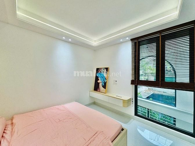 CHỦ BÁN NHÀ ĐẸP MỚI XÂY ĐÚC 3LẦU FULL NỘI THẤT GẦN SÂN BAY GIÁ MỀM