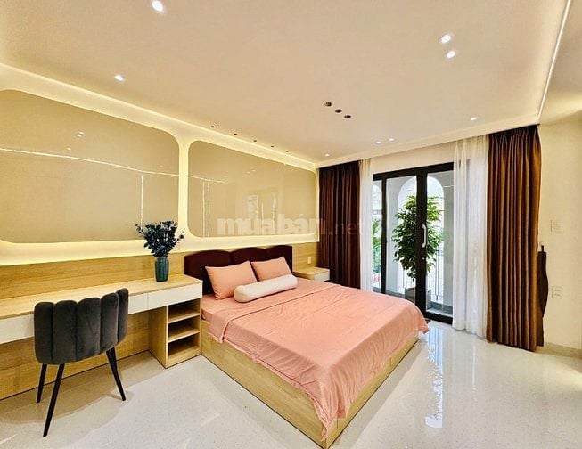 CHỦ BÁN NHÀ ĐẸP MỚI XÂY ĐÚC 3LẦU FULL NỘI THẤT GẦN SÂN BAY GIÁ MỀM