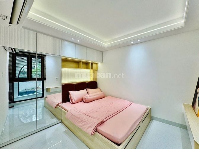 CHỦ BÁN NHÀ ĐẸP MỚI XÂY ĐÚC 3LẦU FULL NỘI THẤT GẦN SÂN BAY GIÁ MỀM