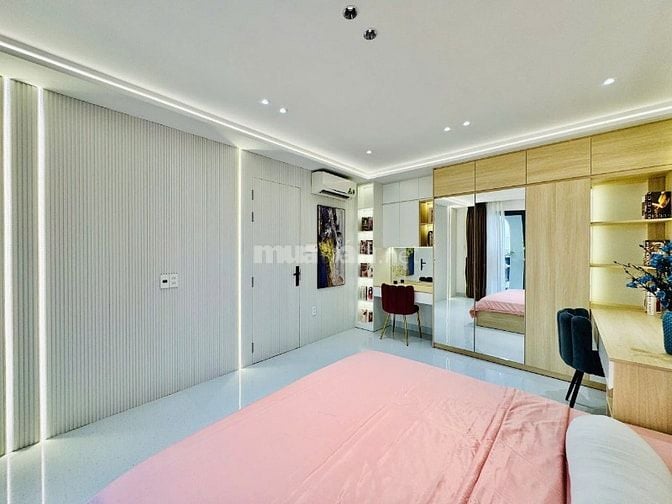 CHỦ BÁN NHÀ ĐẸP MỚI XÂY ĐÚC 3LẦU FULL NỘI THẤT GẦN SÂN BAY GIÁ MỀM