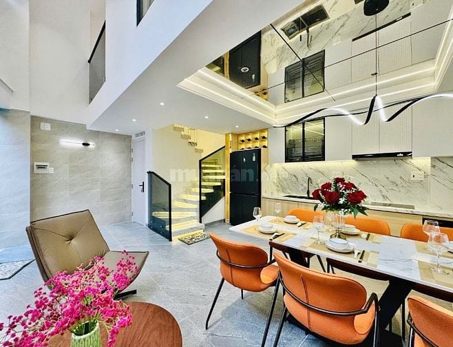 CHỦ BÁN NHÀ ĐẸP MỚI XÂY ĐÚC 3LẦU FULL NỘI THẤT GẦN SÂN BAY GIÁ MỀM
