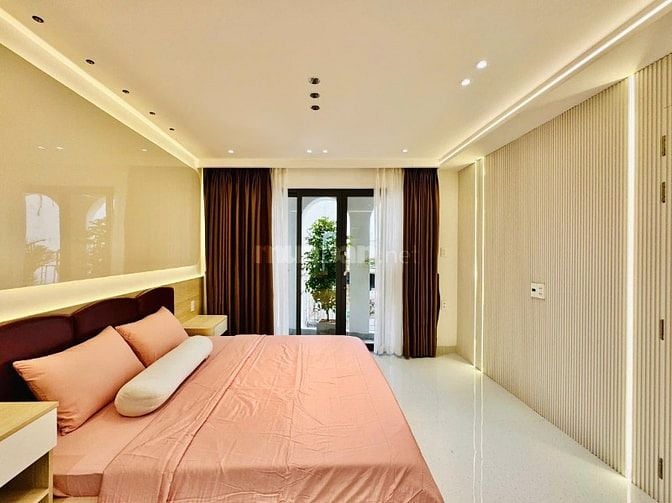 CHỦ BÁN NHÀ ĐẸP MỚI XÂY ĐÚC 3LẦU FULL NỘI THẤT GẦN SÂN BAY GIÁ MỀM