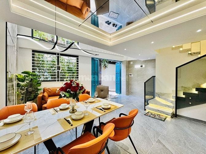 CHỦ BÁN NHÀ ĐẸP MỚI XÂY ĐÚC 3LẦU FULL NỘI THẤT GẦN SÂN BAY GIÁ MỀM