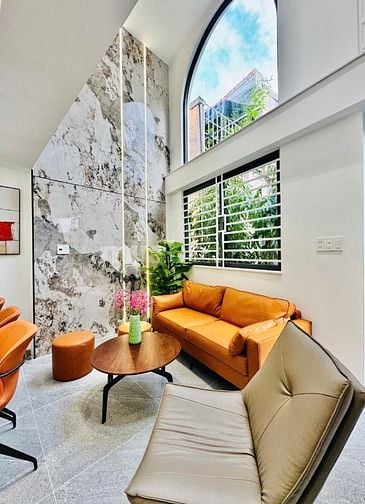 CHỦ BÁN NHÀ ĐẸP MỚI XÂY ĐÚC 3LẦU FULL NỘI THẤT GẦN SÂN BAY GIÁ MỀM