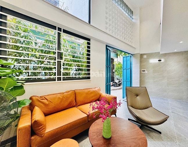 CHỦ BÁN NHÀ ĐẸP MỚI XÂY ĐÚC 3LẦU FULL NỘI THẤT GẦN SÂN BAY GIÁ MỀM