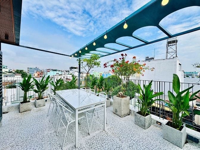 CHỦ BÁN NHÀ ĐẸP MỚI XÂY ĐÚC 3LẦU FULL NỘI THẤT GẦN SÂN BAY GIÁ MỀM