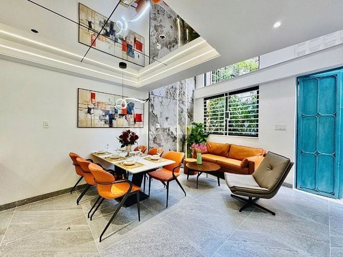 CHỦ BÁN NHÀ ĐẸP MỚI XÂY ĐÚC 3LẦU FULL NỘI THẤT GẦN SÂN BAY GIÁ MỀM