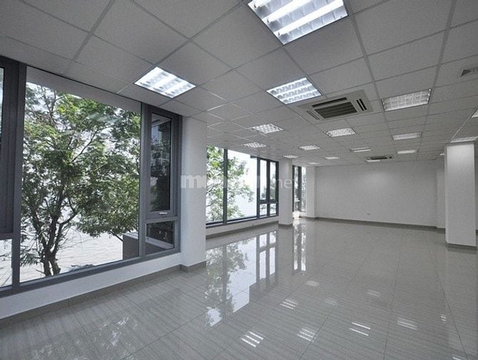 Văn phòng view Hồ Tây xanh sạch đẹp , không khí trong lành thoáng mát 