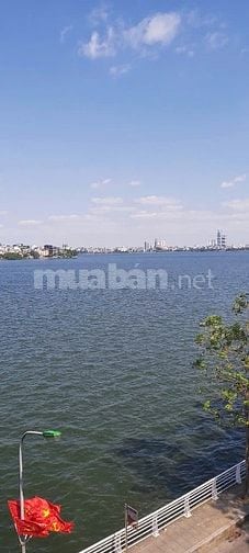 Văn phòng view Hồ Tây xanh sạch đẹp , không khí trong lành thoáng mát 