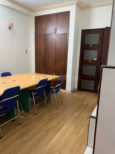 Cho thuê Văn phòng có đầy đủ nội thất, lầu 2 mặt tiền đường Hoa