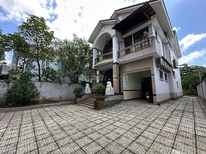  Cho thuê Biệt Thự Góc 2 Mặt tiền sân vườn 1000m2  view sông 