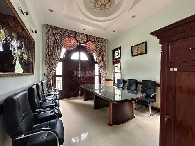  Cho thuê Biệt Thự Góc 2 Mặt tiền sân vườn 1000m2  view sông 