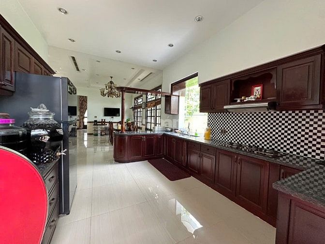  Cho thuê Biệt Thự Góc 2 Mặt tiền sân vườn 1000m2  view sông 