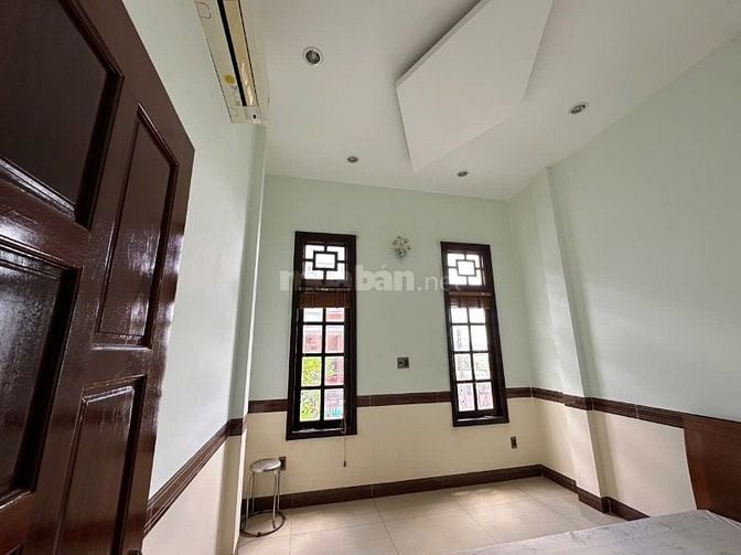  Cho thuê Biệt Thự Góc 2 Mặt tiền sân vườn 1000m2  view sông 