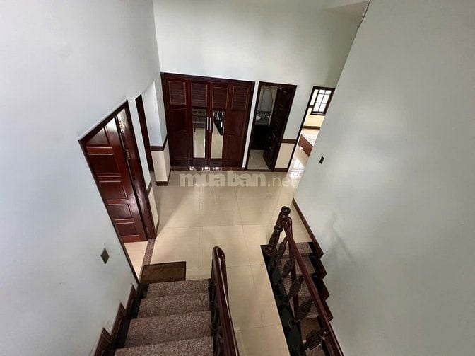  Cho thuê Biệt Thự Góc 2 Mặt tiền sân vườn 1000m2  view sông 