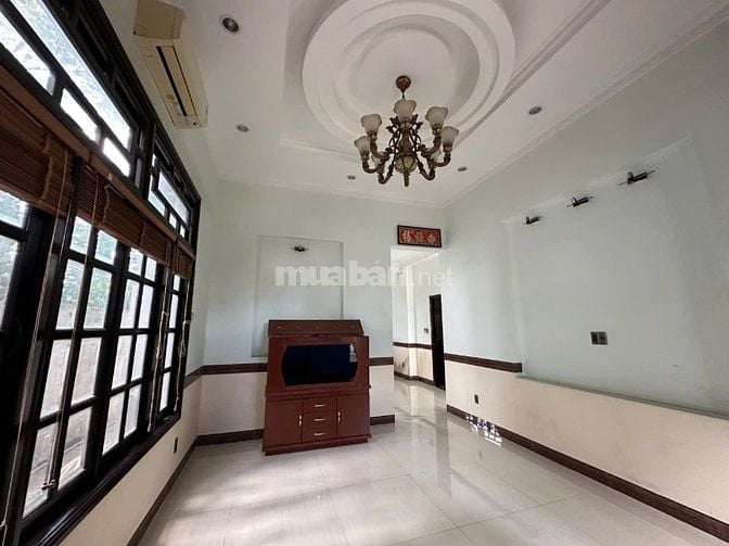  Cho thuê Biệt Thự Góc 2 Mặt tiền sân vườn 1000m2  view sông 