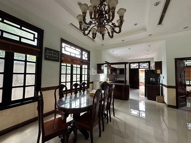  Cho thuê Biệt Thự Góc 2 Mặt tiền sân vườn 1000m2  view sông 