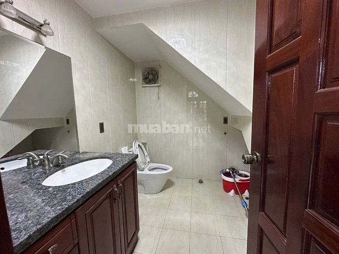  Cho thuê Biệt Thự Góc 2 Mặt tiền sân vườn 1000m2  view sông 