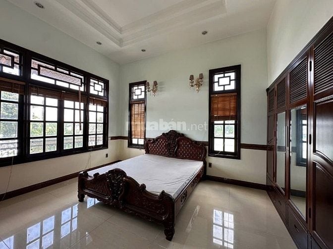  Cho thuê Biệt Thự Góc 2 Mặt tiền sân vườn 1000m2  view sông 