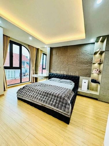 Bán nhà 5 tầng 80m2 phố Linh Lang, ô tô ra vào, nhà đẹp, ở luôn