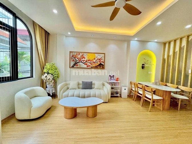 Bán nhà 5 tầng 80m2 phố Linh Lang, ô tô ra vào, nhà đẹp, ở luôn