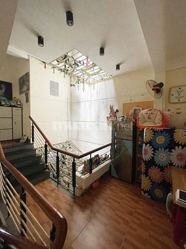 Nhà 2 kiệt, Phạm Nhữ Tăng 2,5m.(5 tầng)75m2,dtsd:200m2,giá:4.5 tỷ