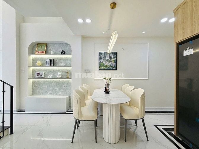 Cần bán gấp nhà Hoàng Hoa Thám P6 Bình Thạnh, DT 49,7m2 giá 2,65tỷ.