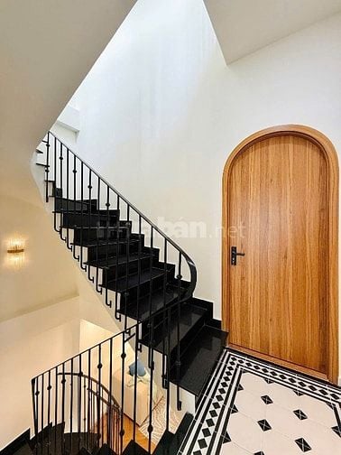 Cần bán gấp nhà Hoàng Hoa Thám P6 Bình Thạnh, DT 49,7m2 giá 2,65tỷ.