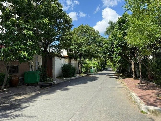 Villa 204 Nguyễn Văn Hưởng, Thảo Điền, Q2 CN 305m2, Hầm 3 lầu, 98 tỷ
