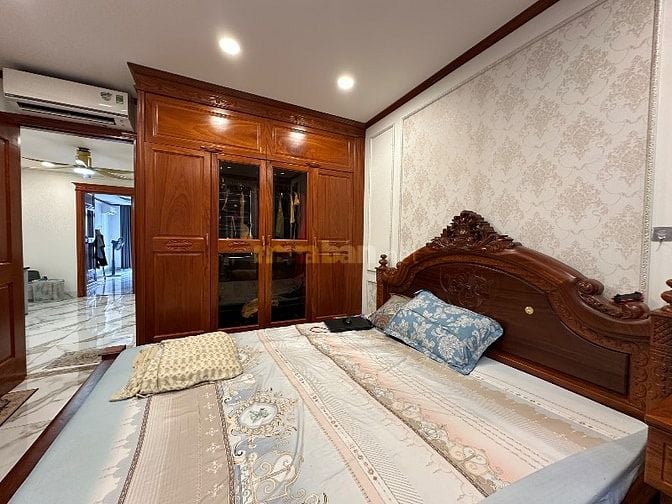 Cho thuê căn shophouse 1T3L khu Văn Hoa Villa, đầy đủ nội thất gỗ 