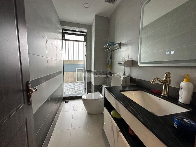 Cho thuê căn shophouse 1T3L khu Văn Hoa Villa, đầy đủ nội thất gỗ 