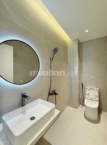 Cần bán gấp nhà Hoàng Hoa Thám P6 Bình Thạnh, DT 49,7m2 giá 2,65tỷ.