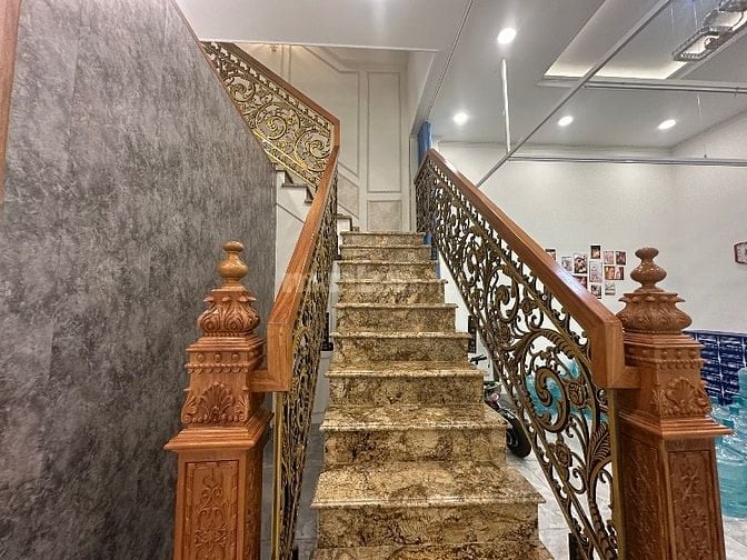 Cho thuê căn shophouse 1T3L khu Văn Hoa Villa, đầy đủ nội thất gỗ 