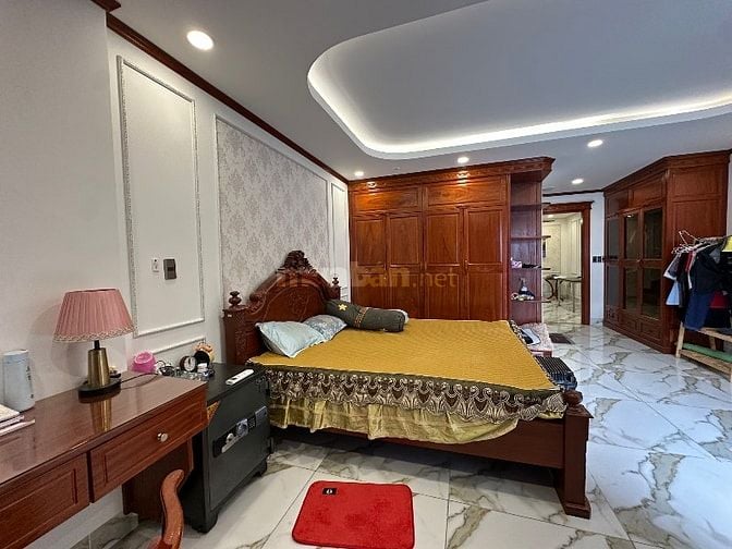 Cho thuê căn shophouse 1T3L khu Văn Hoa Villa, đầy đủ nội thất gỗ 