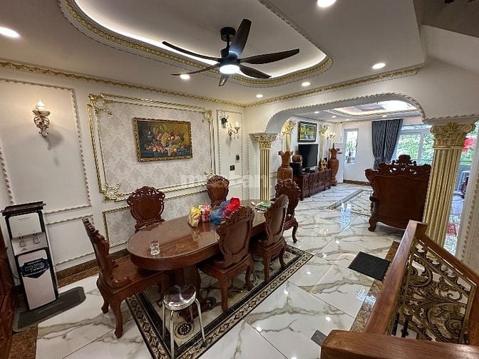 Cho thuê căn shophouse 1T3L khu Văn Hoa Villa, đầy đủ nội thất gỗ 
