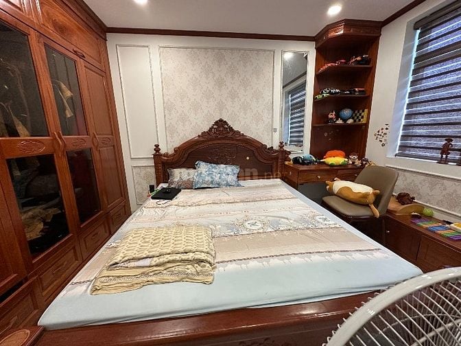 Cho thuê căn shophouse 1T3L khu Văn Hoa Villa, đầy đủ nội thất gỗ 