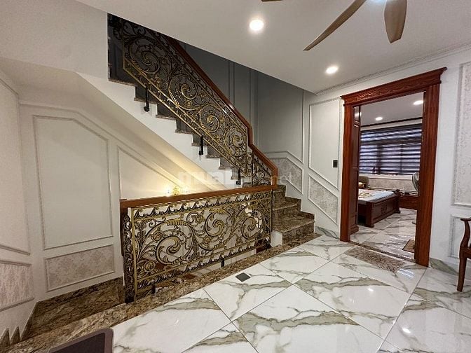 Cho thuê căn shophouse 1T3L khu Văn Hoa Villa, đầy đủ nội thất gỗ 