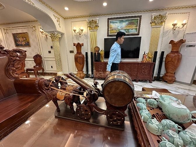 Cho thuê căn shophouse 1T3L khu Văn Hoa Villa, đầy đủ nội thất gỗ 