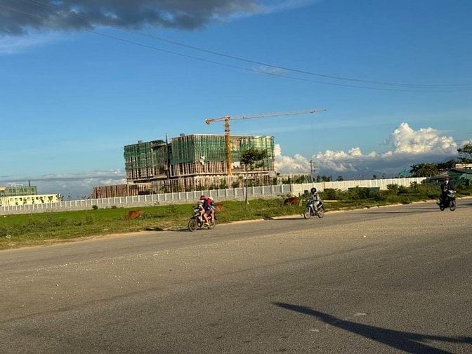 Bán nhà 2 mặt tiền dt; 225m2,ngang 7,5, đường 10,5m. Hương Thuỷ. Huế.