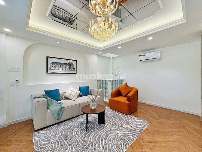 Cần bán gấp nhà Hoàng Hoa Thám P6 Bình Thạnh, DT 49,7m2 giá 2,65tỷ.