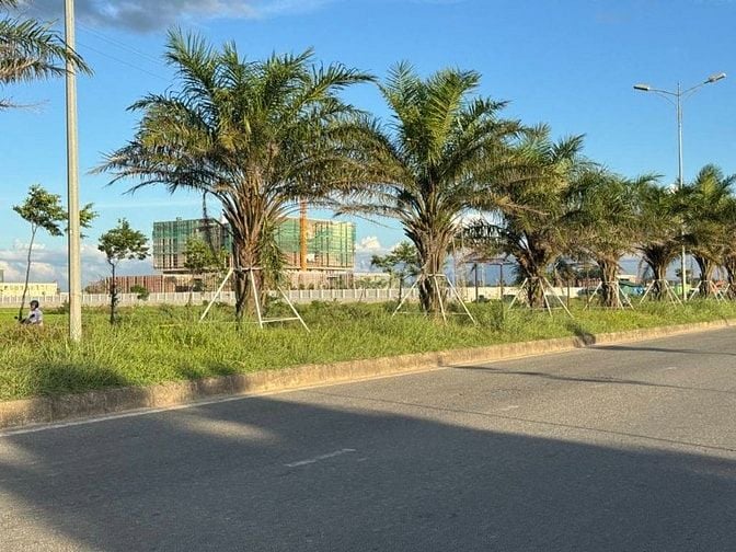 Bán nhà 2 mặt tiền dt; 225m2,ngang 7,5, đường 10,5m. Hương Thuỷ. Huế.