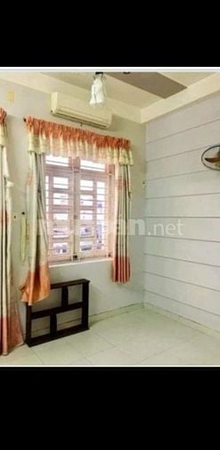 Phòng cho thuê, có bancol, cửa số thoáng mát, đường hẻm xe tải vào ok