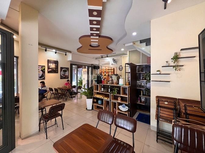  Sang quán cafe góc 2 MT , thuê 12tr vị trí đẹp 67A Ỷ Lan, Tân Phú