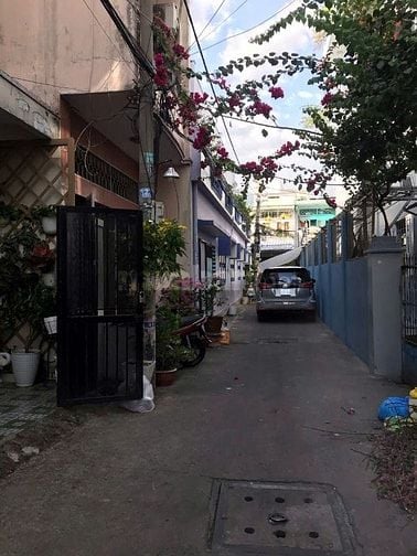 Nhà phố sân vườn ở ngay hẻm 149 Lũy bán bích gọi 0907931000