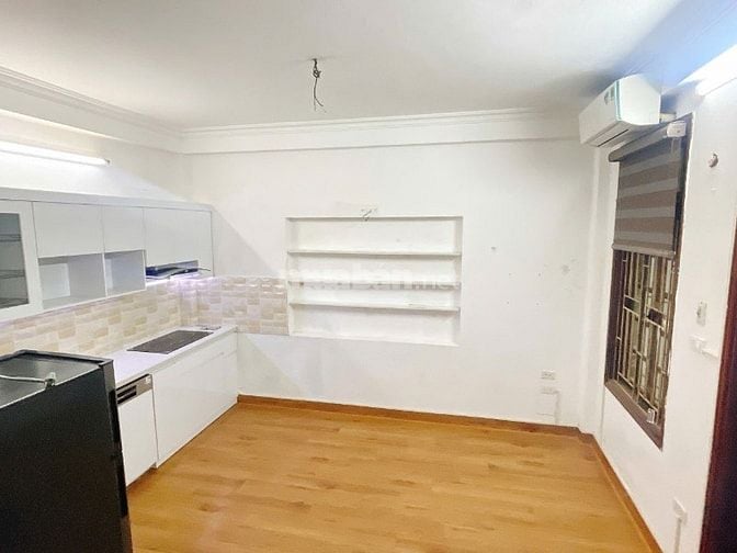 Cho thuê nhà đủ nội thất, 25m*5 tầng, phố Vọng, HBT, Hà Nội. Giá 10tr