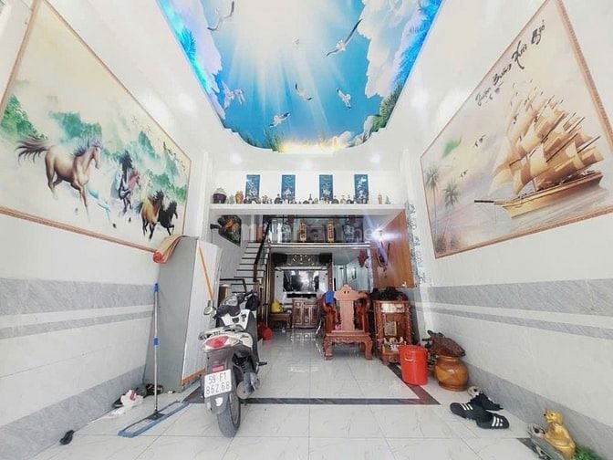 Mặt Tiền HXH  Rộng 5 M . Ngang 5M P. Phú Thuận DT: 70m2 Chỉ hơn 6 Tỷ t