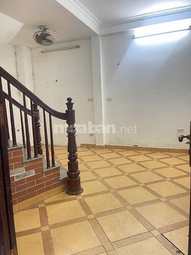 Cho thuê nhà đủ nội thất, 25m*5 tầng, phố Vọng, HBT, Hà Nội. Giá 10tr